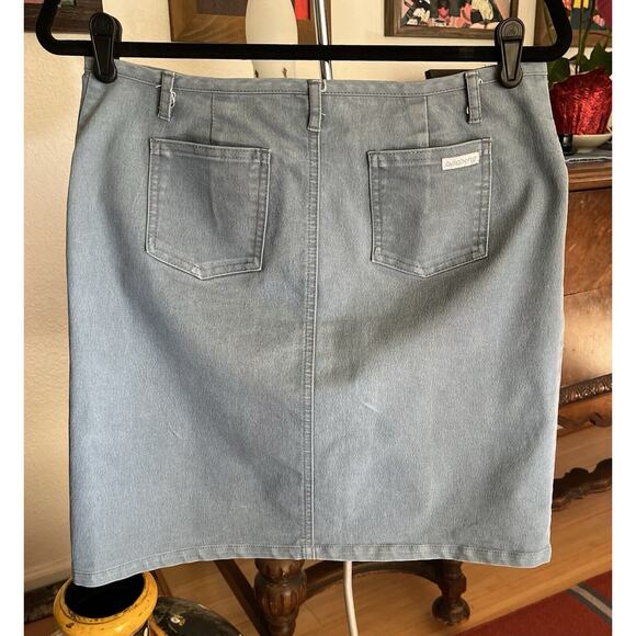 Billabong Denim Jean Skirt size 9 Soft Blue, Front & Back Pockets - Picture 2 of 7